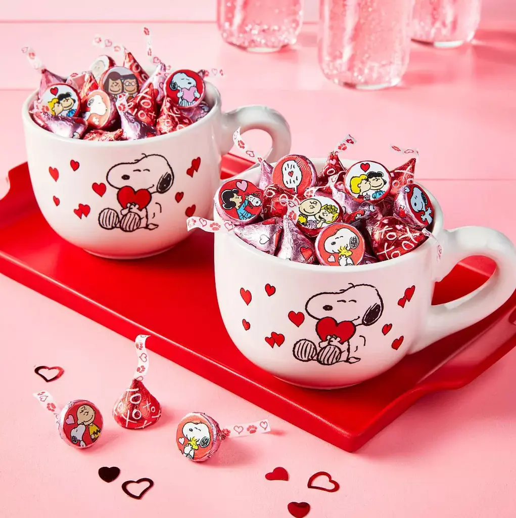Шоколадні цукерки Hershey's Kisses Valentine's Day Milk Chocolate Snoopy and Friends 269г - фото 4
