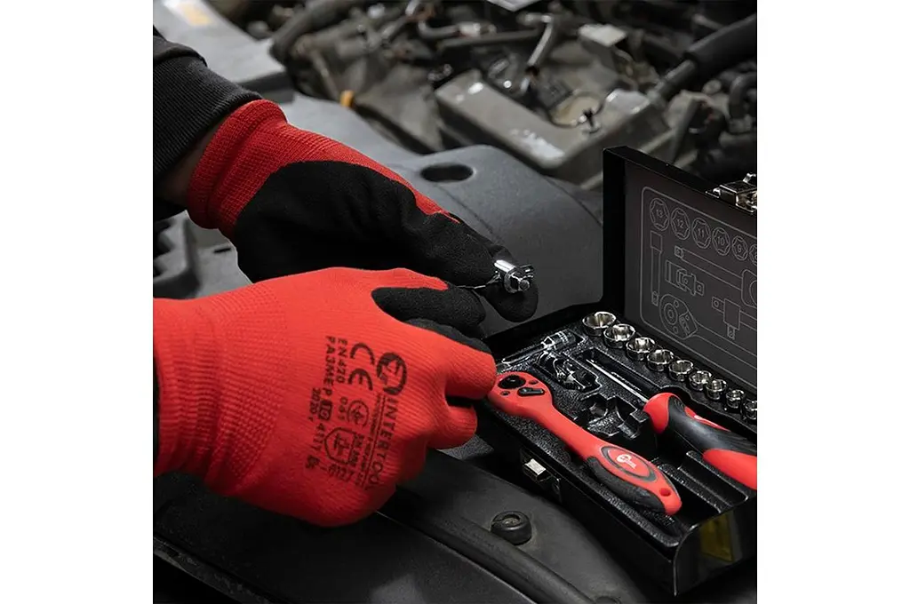 Рукавички робочі захисні Intertool нітрилові пористі 10" червоно-чорні (в упаковці 3 шт.) - фото 2