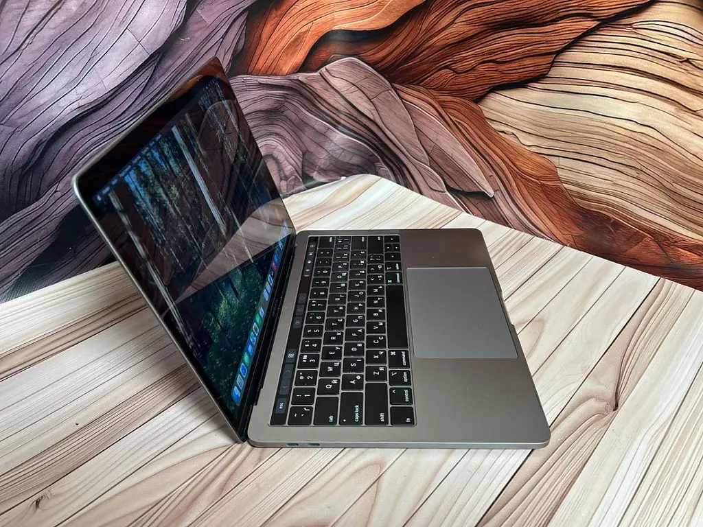 Ноутбук Apple MacBook Pro 13" A1989 i7-8559U/16/500 (C02XC23KJHD2) Б/в - фото 4