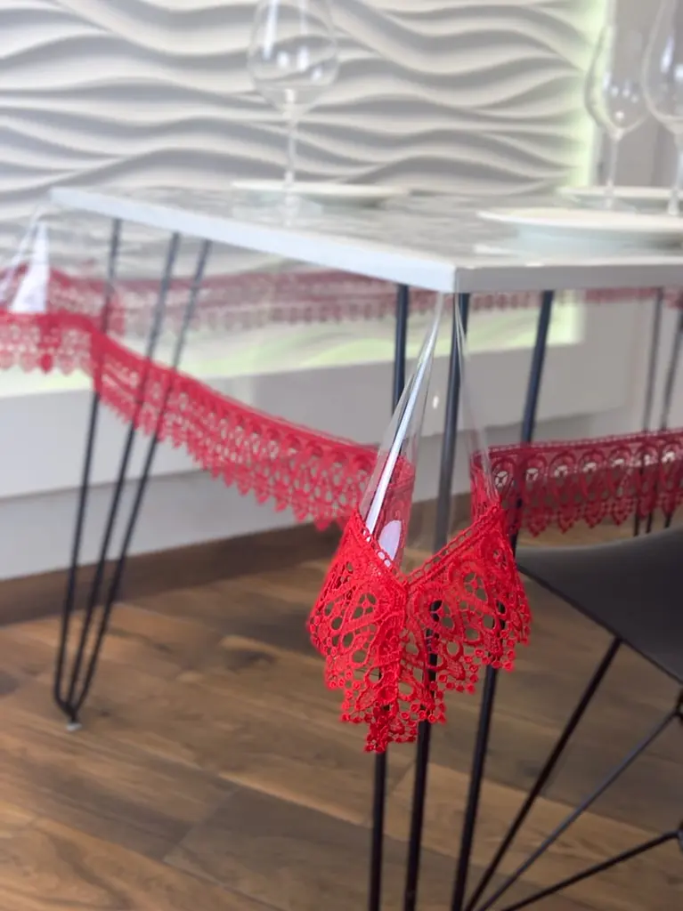 Силиконовая скатерть с красным кружевом 7 см 160х100 см - фото 5