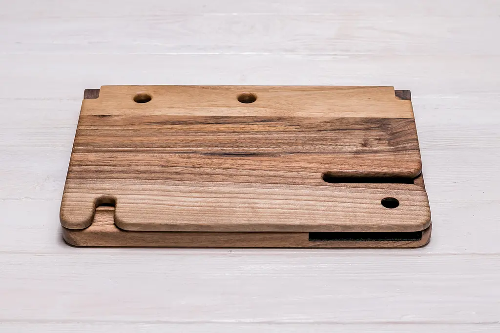 Дерев'яний органайзер з бездротовою зарядкою Apple ecoWalnut 300x231x210 мм - фото 3