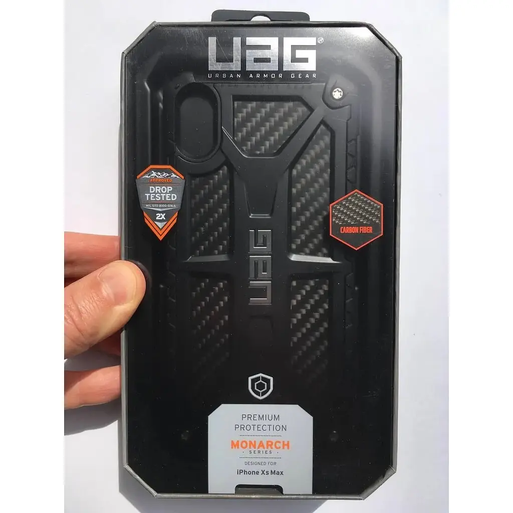 Оригинальный противоударный чехол UAG Monarch для iPhone XS Max Black Carbon 111101114242 - фото 2