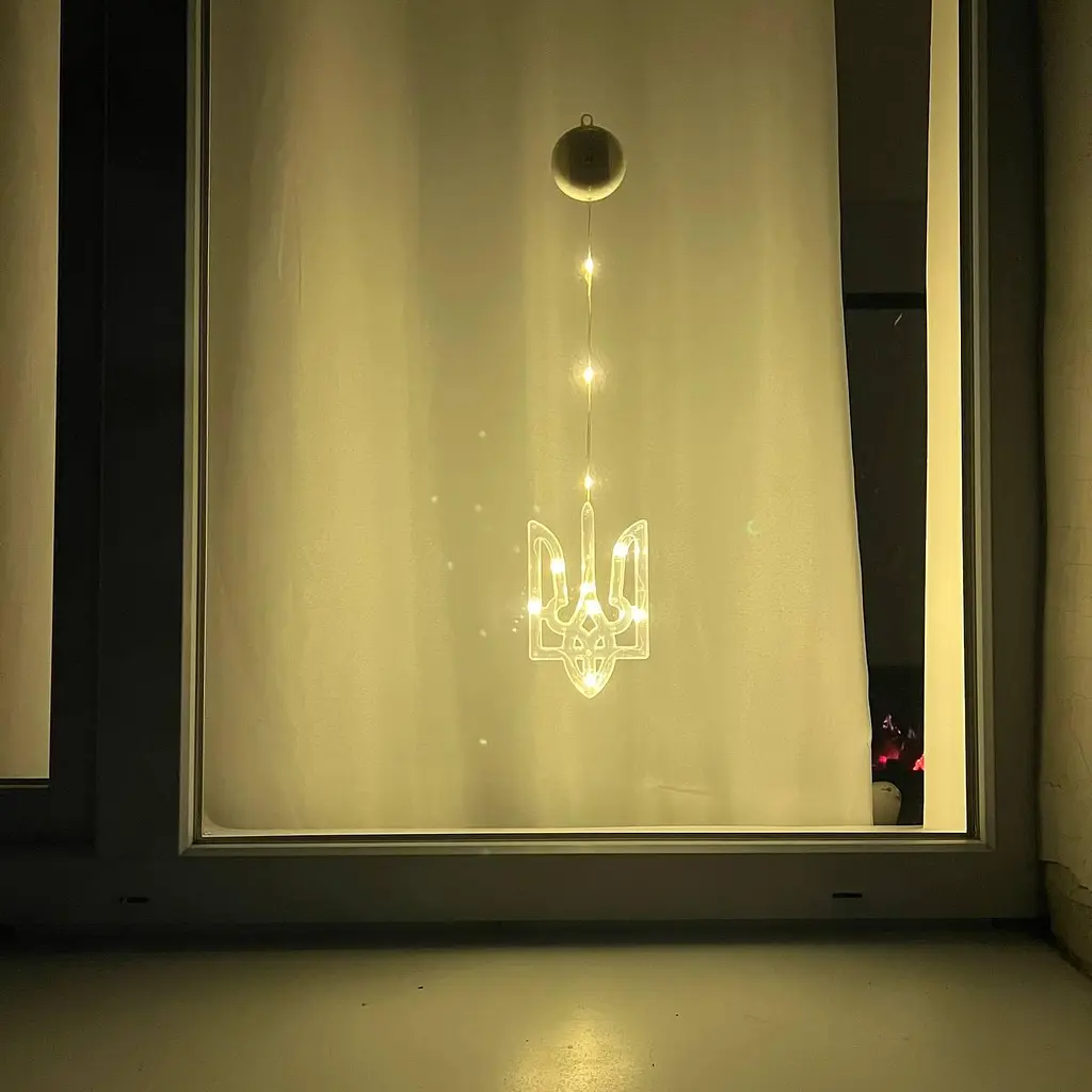 Светодиодная гирлянда Sun Lamp фигурка Украинский Тризуб 10лед на батарейках 3ААА и присоске на окно или стену - фото 3