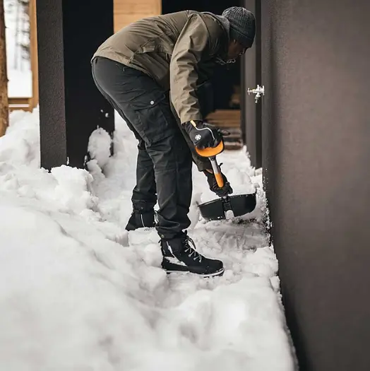 Лопата для прибирання снігу Fiskars полегшена X-series ™ (1057177) - фото 9