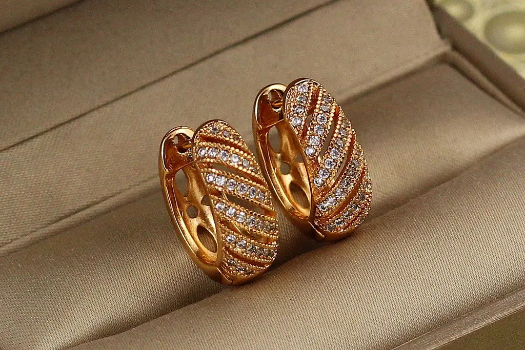 Сережки Xuping Jewelry Мовчання 1,9 см золотисті - фото 2