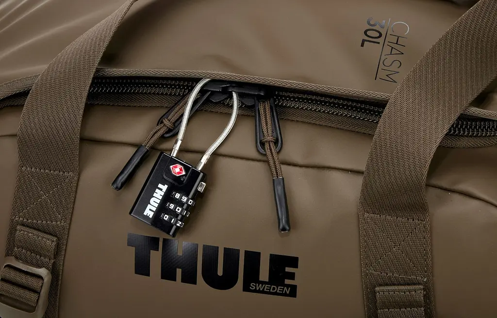 Спортивная сумка Thule Chasm Duffel 30L (Deep Khaki) 3205587 (TH 3205587) - фото 8