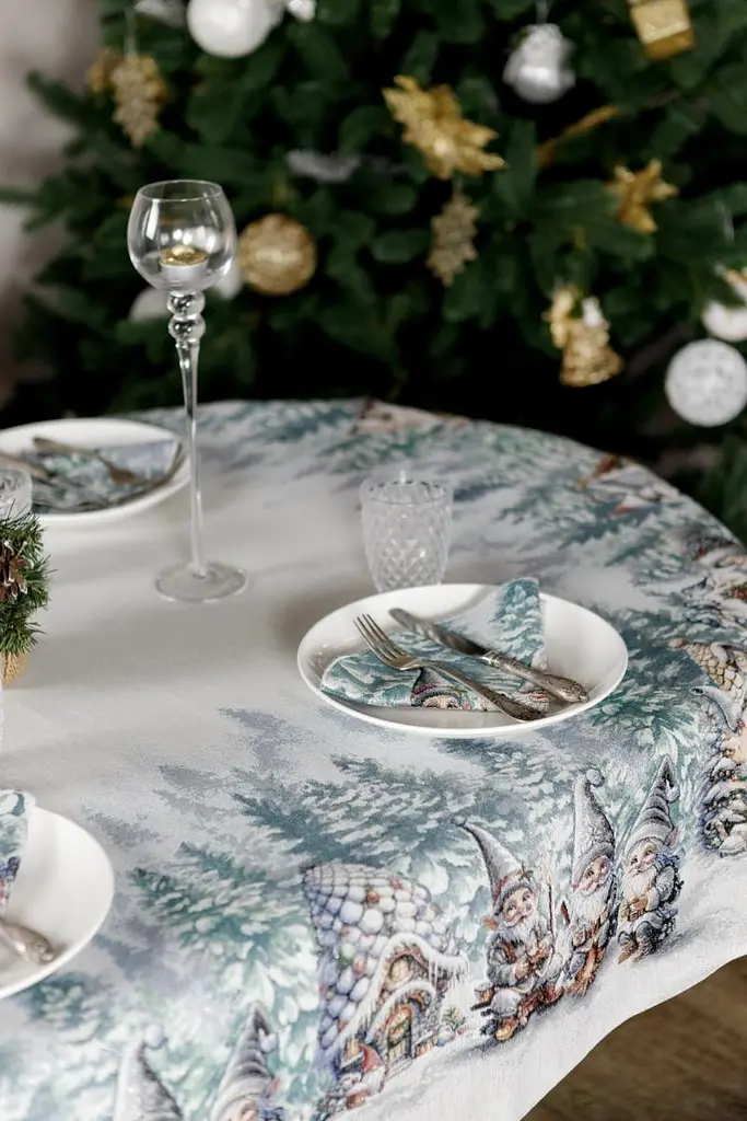 Скатерть Прованс гобеленовая Сказочные гномы овал 240х135 см (38463) - фото 7