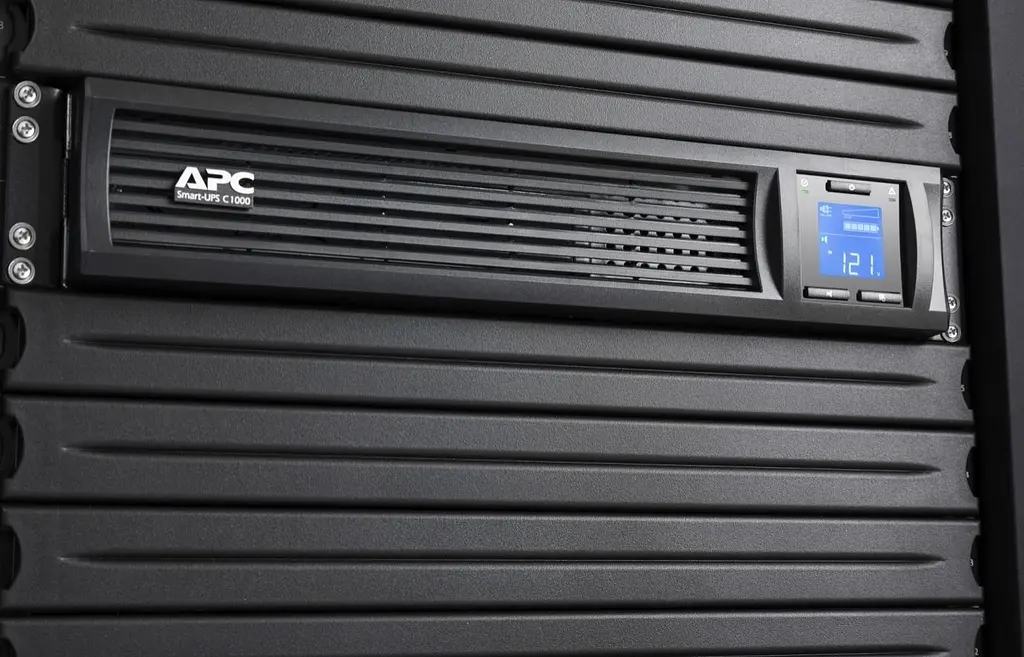 APC Джерело безперебійного живлення Smart-UPS C 1000VA/600W, RM 2U, LCD, USB, SmartConnect, 4xC13 - фото 3