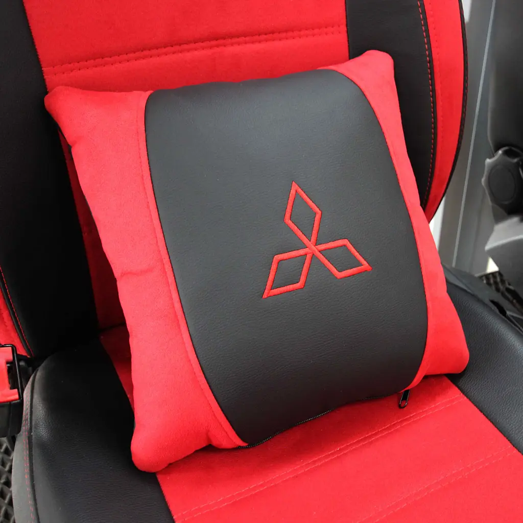 Подушка на підголівник з логотипом Mitsubishi Антара-Екошкіра Чорно-Червона 1 шт - фото 5