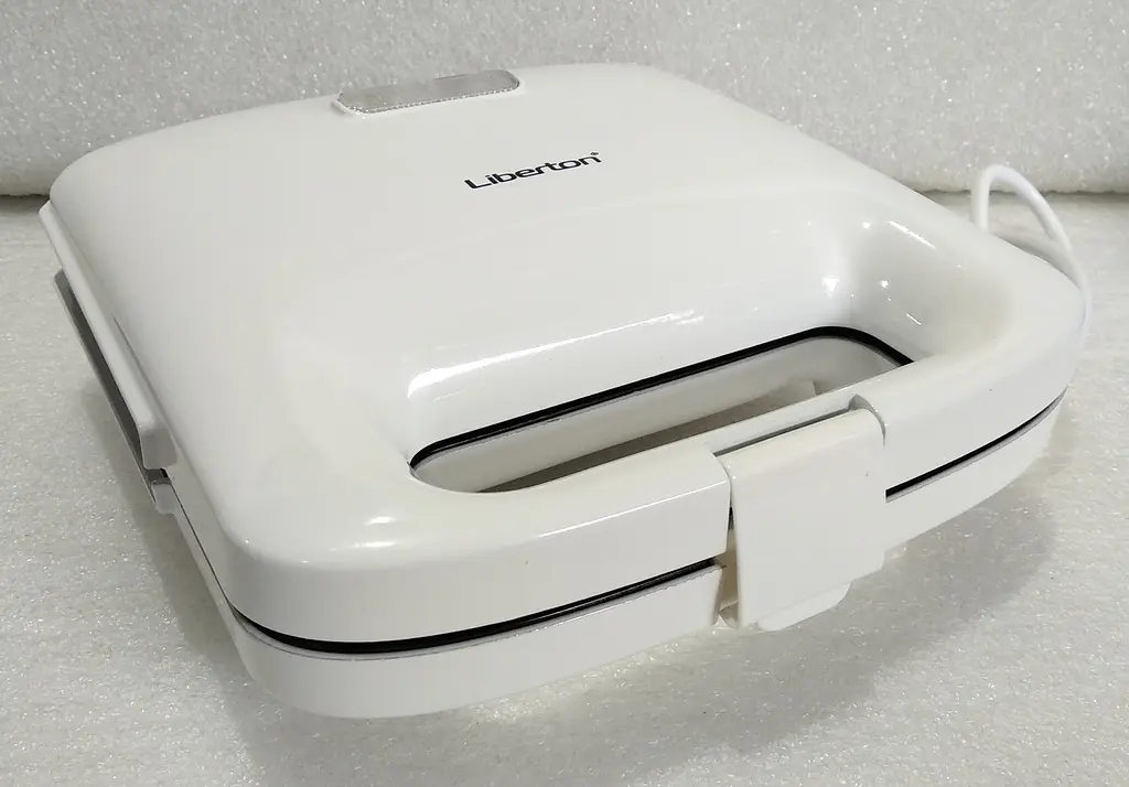 Вафельниця-сендвічниця 2 в 1 Liberton LSM-8020 White - фото 9