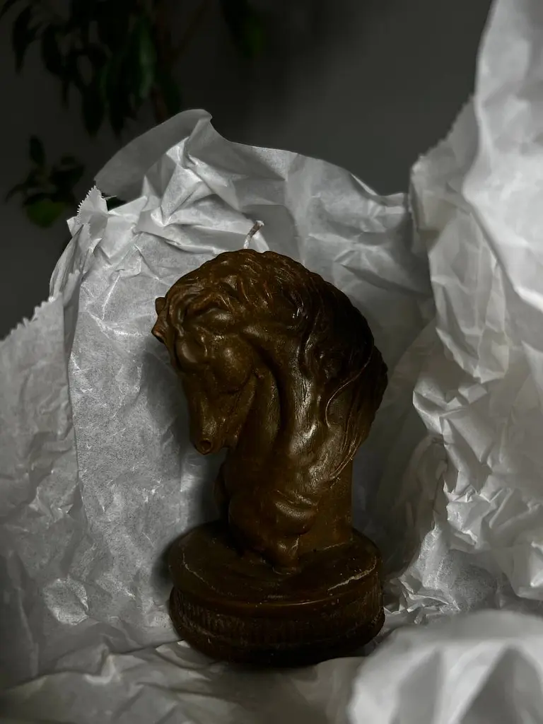Свічка Кінь коричневого кольору Hand Made
