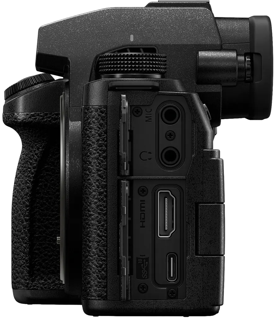 Цифрова фотокамера Panasonic Lumix S DC-S5M2XEE Body - фото 3