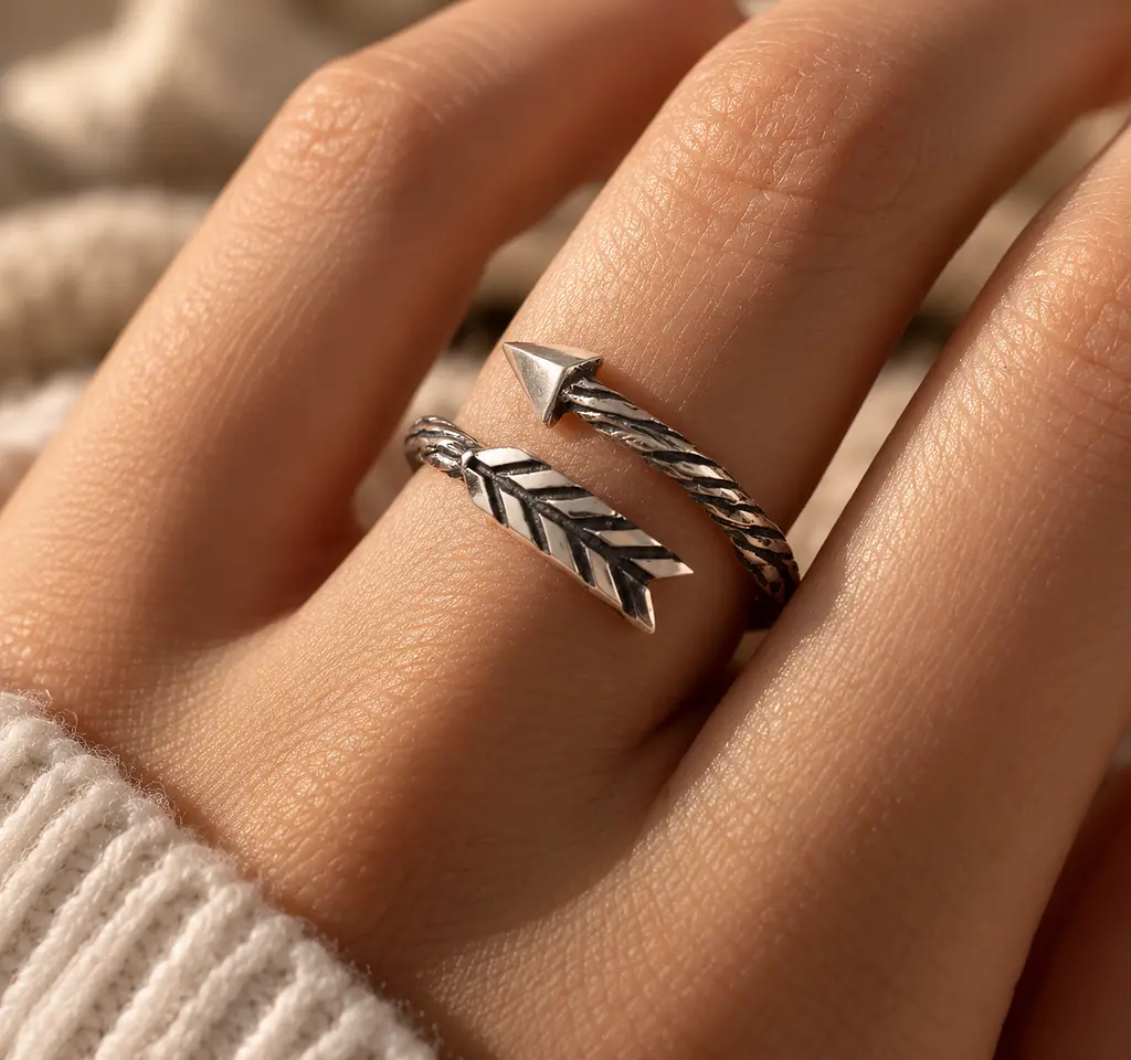 Срібна каблучка Jewellery Continent "Стріла" з чернінням 20.5 (К-0854) - фото 4