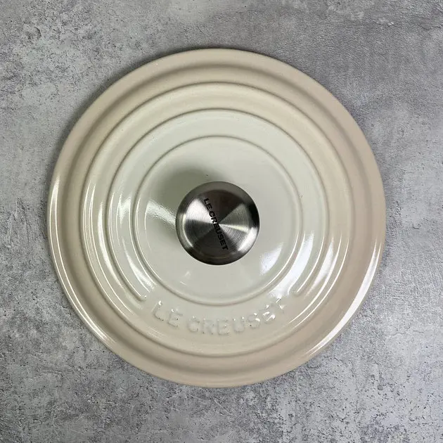 Каструля з кришкою Le Creuset Signature Cast Iron Round Casserole 21177247164430 24 см 4.2 л безе - фото 5