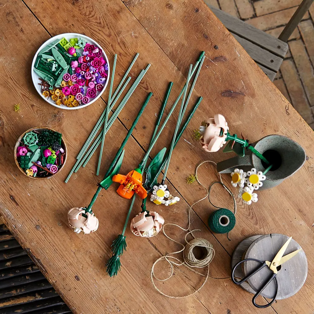Конструктор LEGO Botanicals Букет квітів 756 деталей (10280) - фото 6