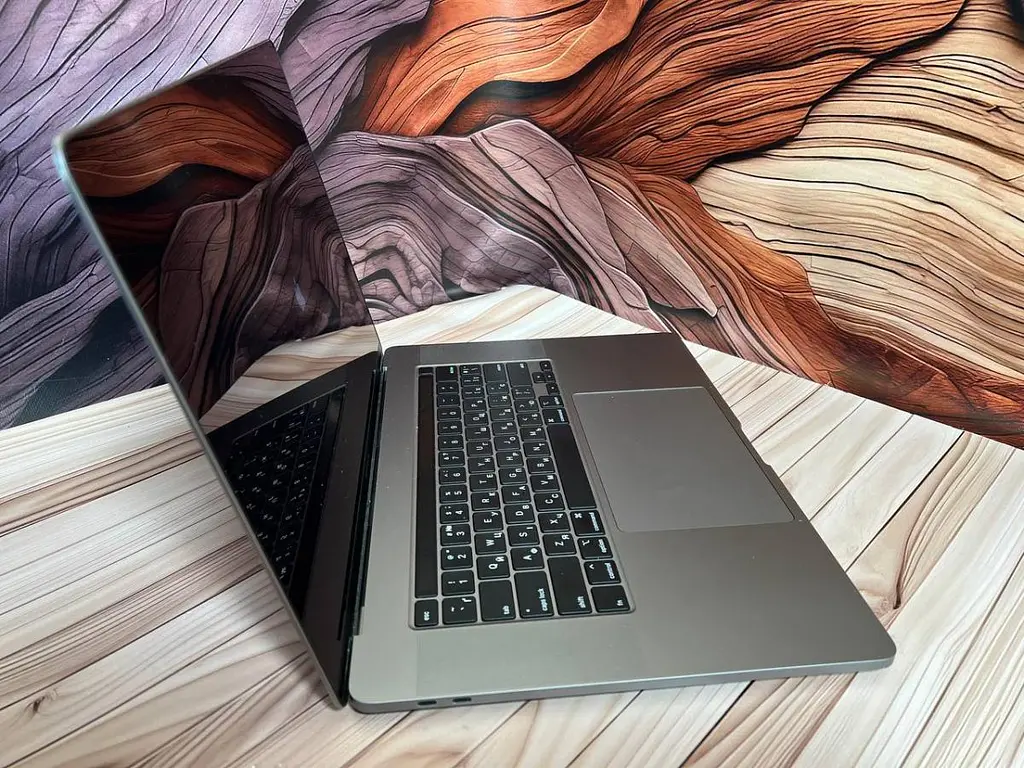 Ноутбук Apple MacBook Pro 16" i7-9750H/32/512 (C02DR62ZMD6R) Б/в - фото 4