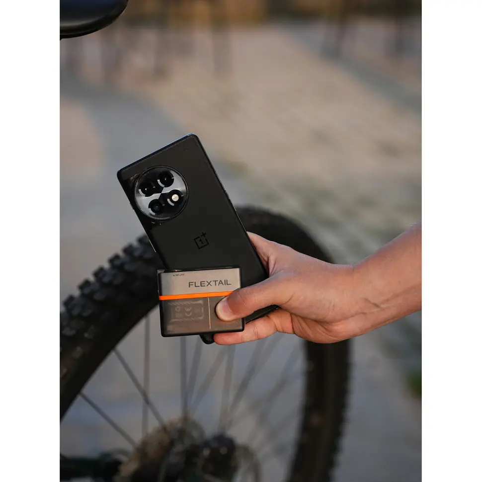 Велосипедний міні насос-задня фара Flextail Tiny Tire Pump ACS, чорний - фото 21