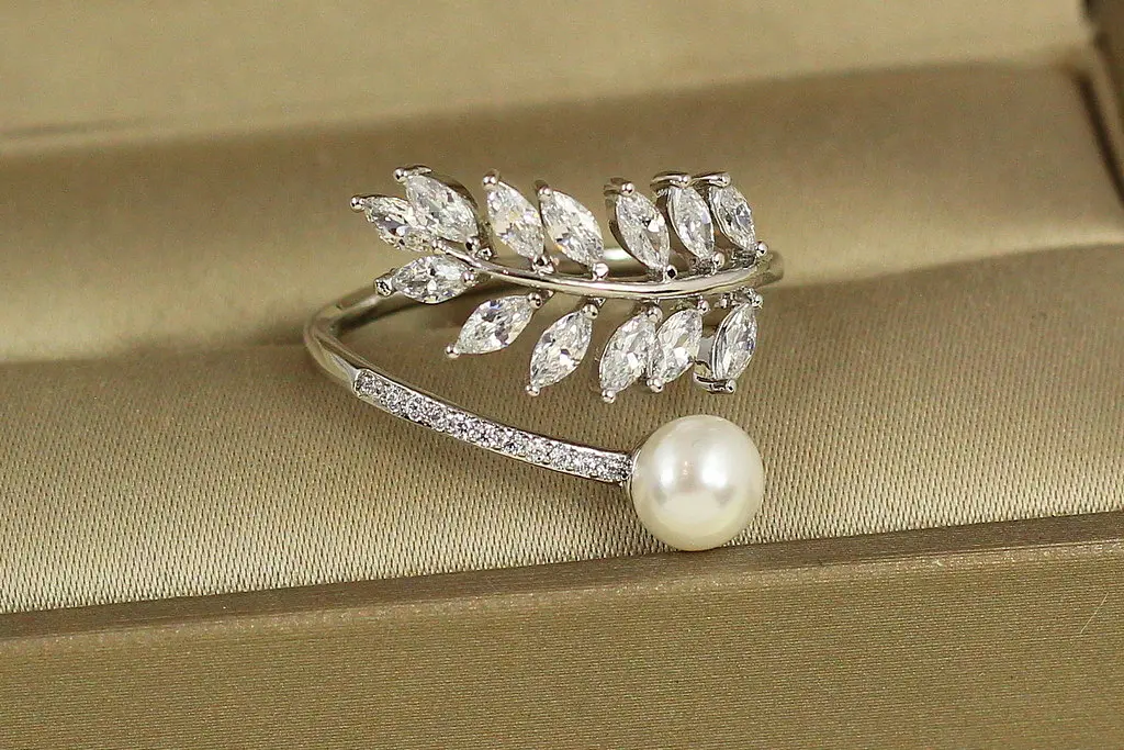 Кільце Xuping Jewelry Фіанітова гілка розсувне р 16 сріблясте - фото 3