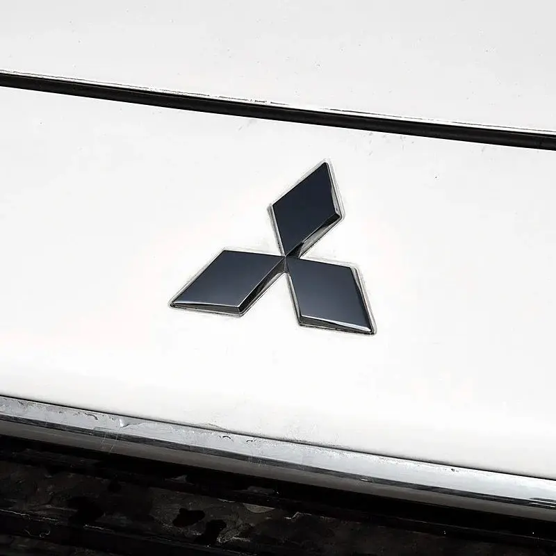 Емблема Mitsubishi 90х78 мм Чорна Пластик на скотчі (Завод) - фото 3