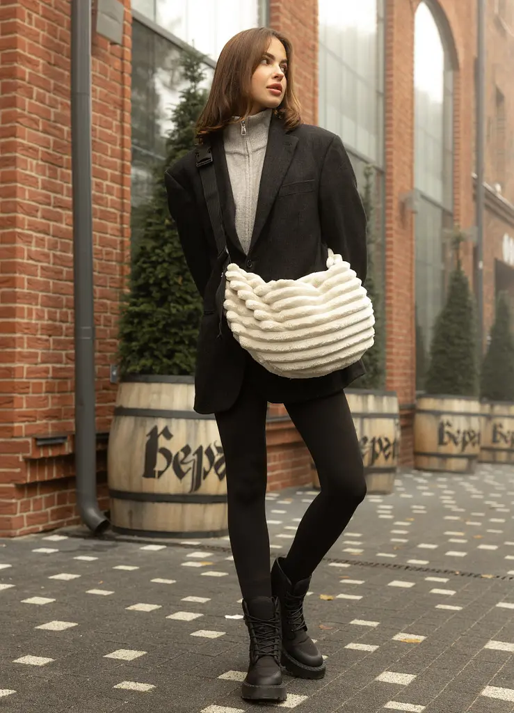 Жіноча сумка Sambag HOBO Bag-glove тканева молочна 50 × 28 × 5 см (53400811) - фото 2