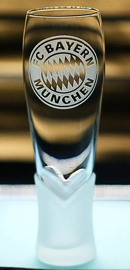 Пивний келих крафтовий 440 мл ФК Bayern München Бавария з гравіюванням подарунок для фаната футбольна кружка