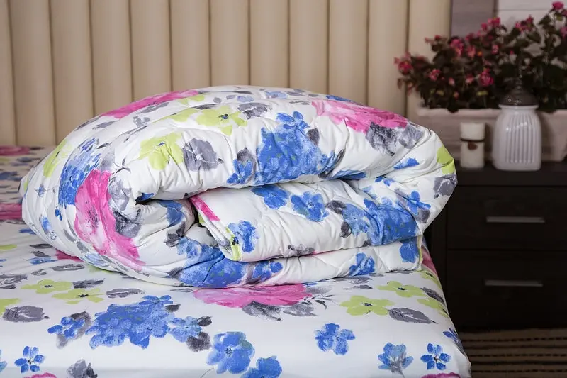 Ковдра Ecotton двоспальна Євро 200х210 см антиалергенна стьобана із бязі біла 20-1455 Pink (19462)