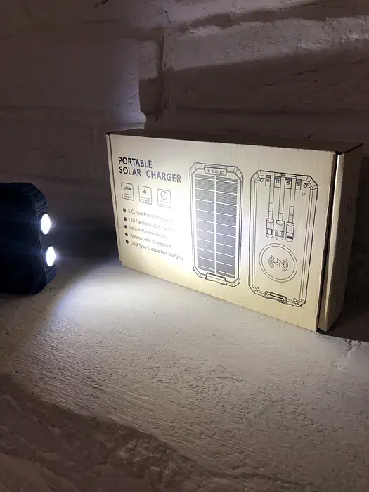 Внешний аккумулятор на солнечных батареях 30000 mah + 2 фонаря - фото 5