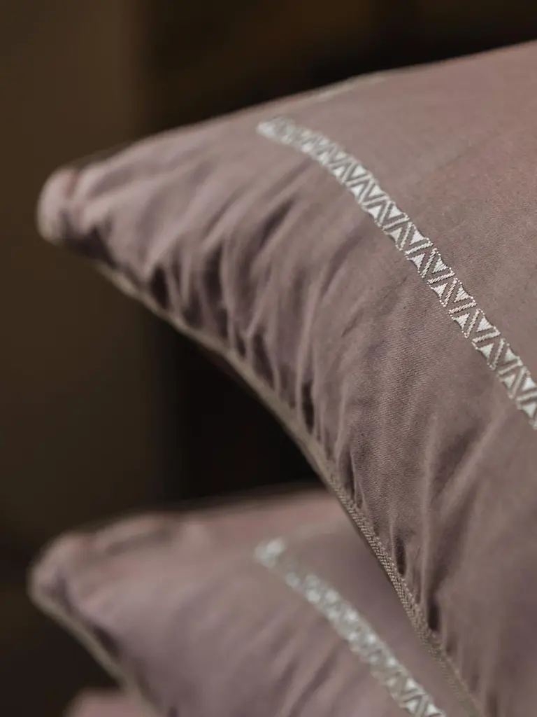 Комплект постільної білизни Ecotton Євро з вишивкою та кантом Stucco в чохлі для зберігання коричневого кольору (25092) - фото 4