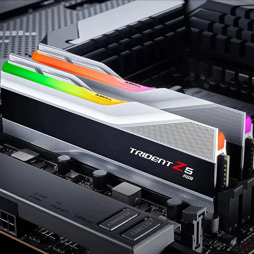 Модуль памяти G.Skill DDR5 32GB (2x16) Trident Z5 RGB Silver 7200 Mhz (F5-7200J3445G16GX2-TZ5RS) - фото 4