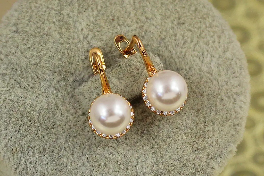 Сережки Xuping Jewelry перлина з фіанітами по колу 1,7 см золотисті - фото 2