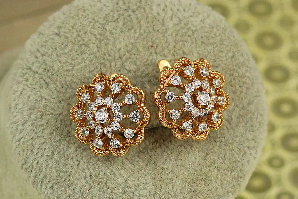 Сережки Xuping Jewelry сакура 1,7 см золотисті
