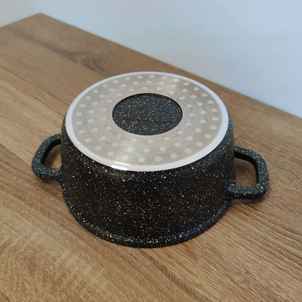 Каструля Vezzer з кришкою та силіконовими накладками на ручки 16 см 1.3 л чорна (VZ8010) - фото 6