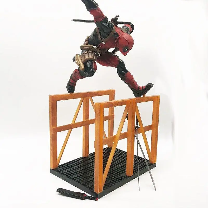 Фігурка Дедпул Уейд Уілсон в стрибку Deadpool Wade Wilson Jump Hurdle 30см DP 60.137 - фото 4
