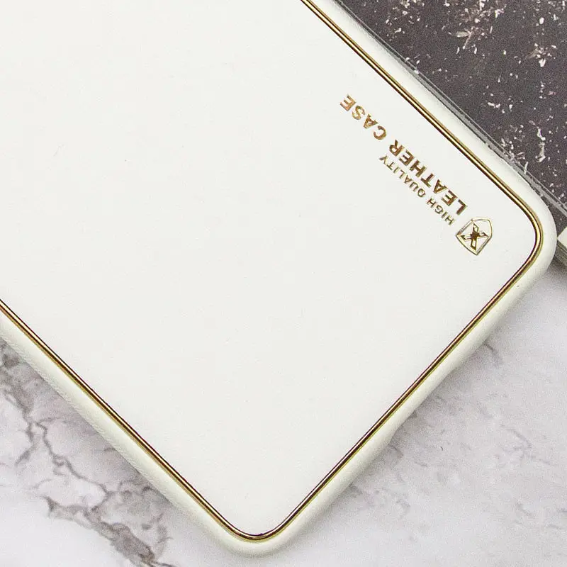 Шкіряний чохол Xshield для Samsung Galaxy A04s Білий / White - фото 2