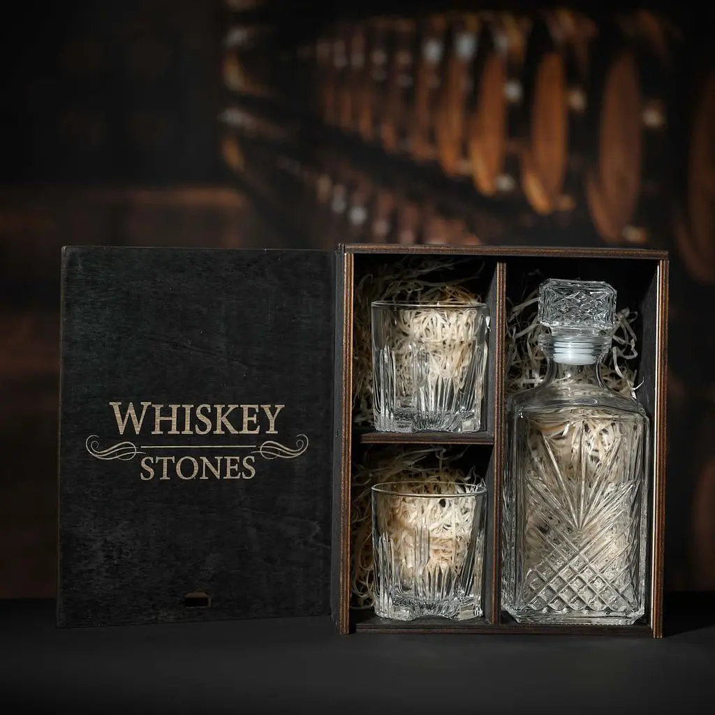 Подарунковий набір віскі Whiskey Stones №12 у дерев'яному пеналі - графин + склянки Selecta - фото 2