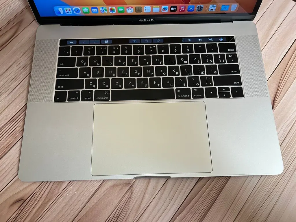 Б/в Ноутбук Apple MacBook Pro 15" 2017 A1707 i7-7820HQ/16/500 (C02V521SHTD8) - фото 2