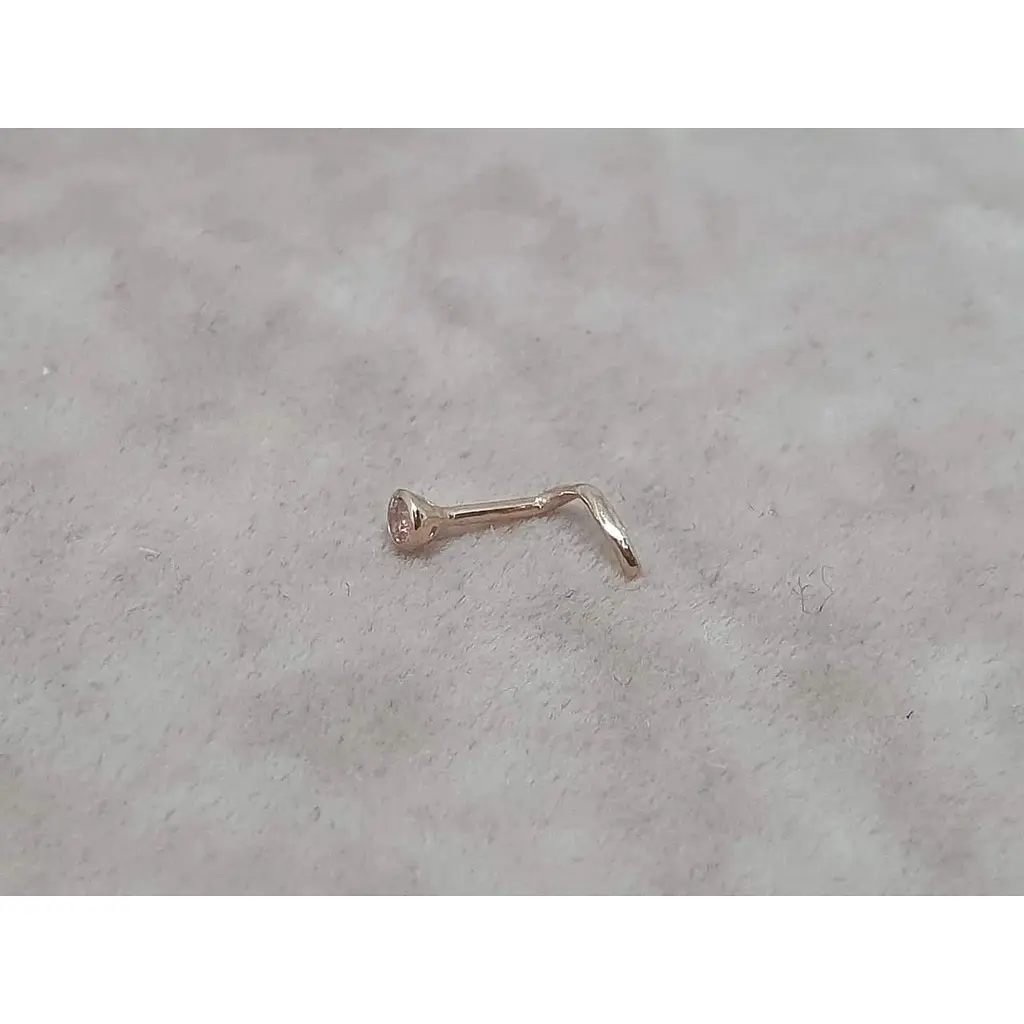 Золотая серьга-пирсинг в нос Dear с фианитом. 1023.1 Розовый (светлый) - фото 2