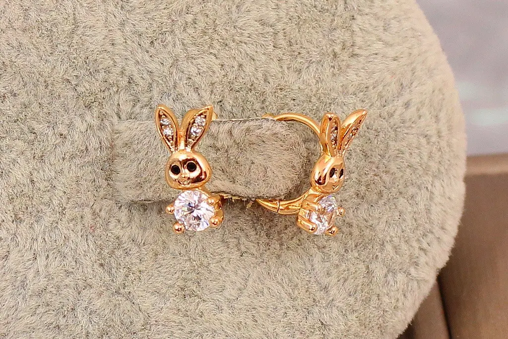 Сережки дитячі Xuping Jewelry зайчики із білими фіанітами 10 мм золотисті - фото 3