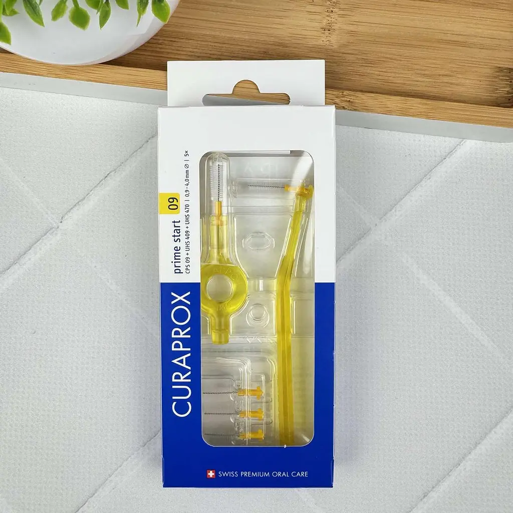 Набір міжзубних йоржиків Curaprox Prime start 0.9 мм жовтий (5 шт + 2 тримача), 1 уп.