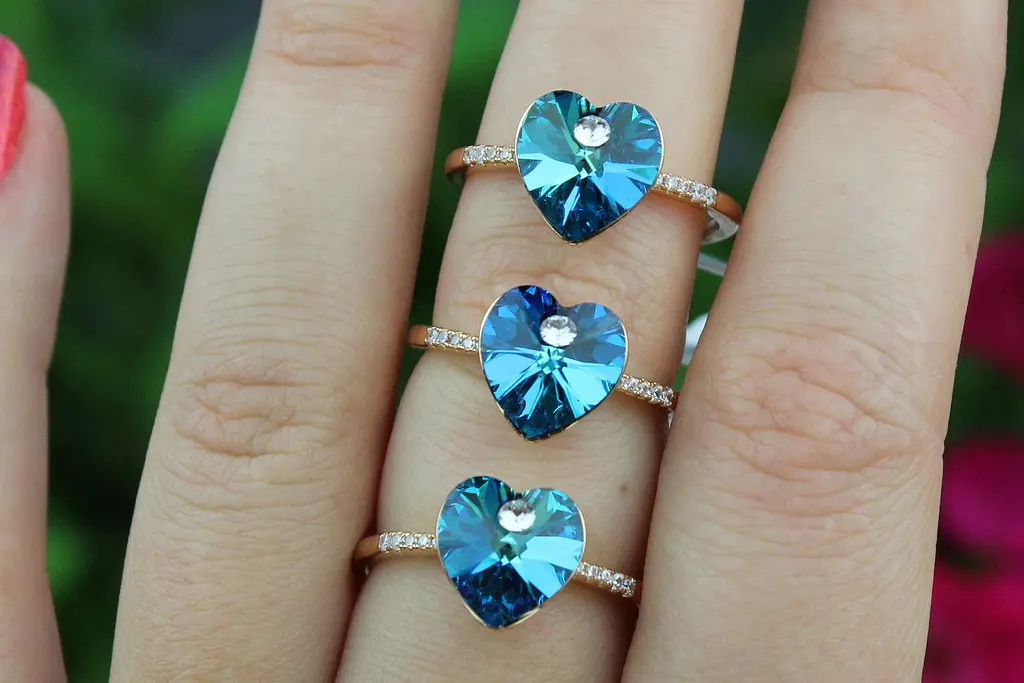 Кільце Xuping Jewelry сердечко Сваровскі блакитне хамелеон р 16 золотисте - фото 3