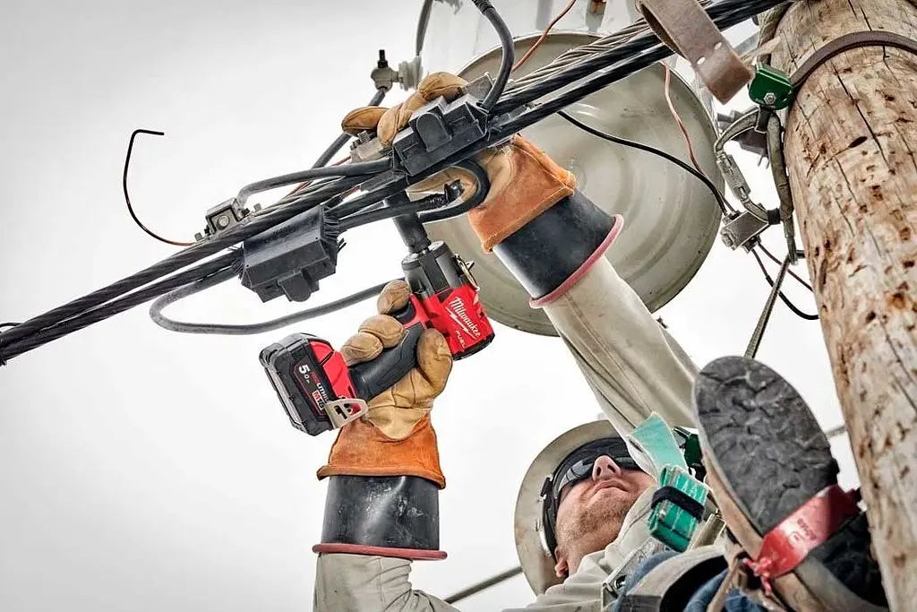 Гайковерт ударный аккумуляторный Milwaukee M18 FMTIW2F12-502X 18В АКБ 2х5 А/ч 0-2575 об/мин 881 Нм 1/2" ЗП M12-18FC кейс 6.28 кг - фото 9