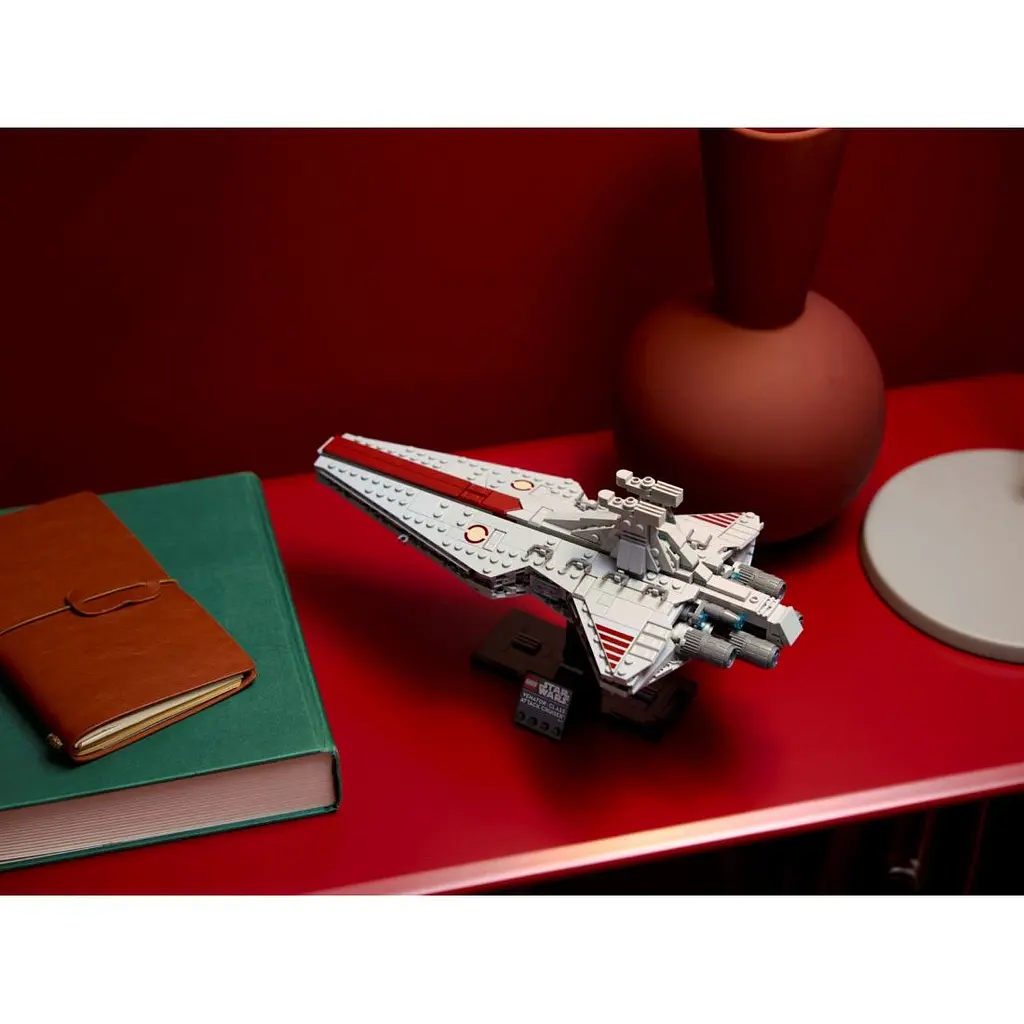 Конструктор LEGO Star Wars Звездный крейсер класса Венатор 643 детали (75441) - фото 5