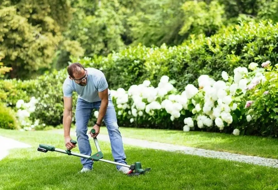 Тример садовий акумуляторний UniversalGrassCut 18V-260 1х2.5А·год 26см 2.3кг Bosch sad0001996 - фото 5