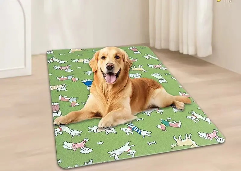 Літня охолодна підстилка для собак Derby Ice Silk Summer Pet Cooling Mat Dog Pattern - Green 50х70 см - фото 2