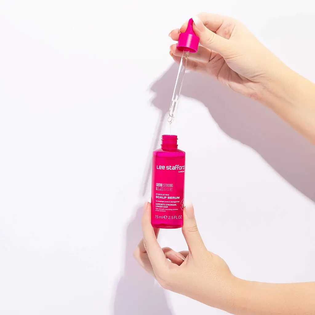 Стимулирующая сыворотка для кожи головы Grow Strong & Long Stimulating Scalp Serum Lee Stafford 75 мл - фото 4