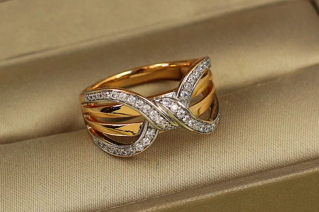 Кільце Xuping Jewelry Дотик любові з родієм р 16 золотисте - фото 2