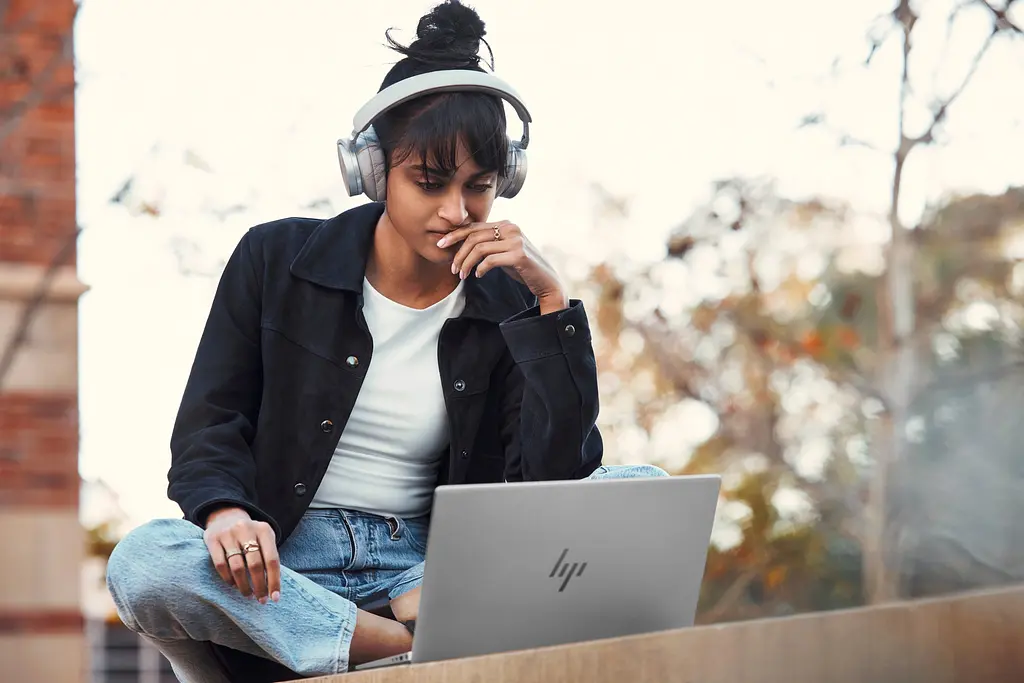 Ноутбук HP Pavilion Plus 14-eh1006ua 14' 2.2K IPS AG, Intel i5-1340P, 16GB, F1024GB, UMA, Win11, сріблястий (826Y7EA) - фото 2