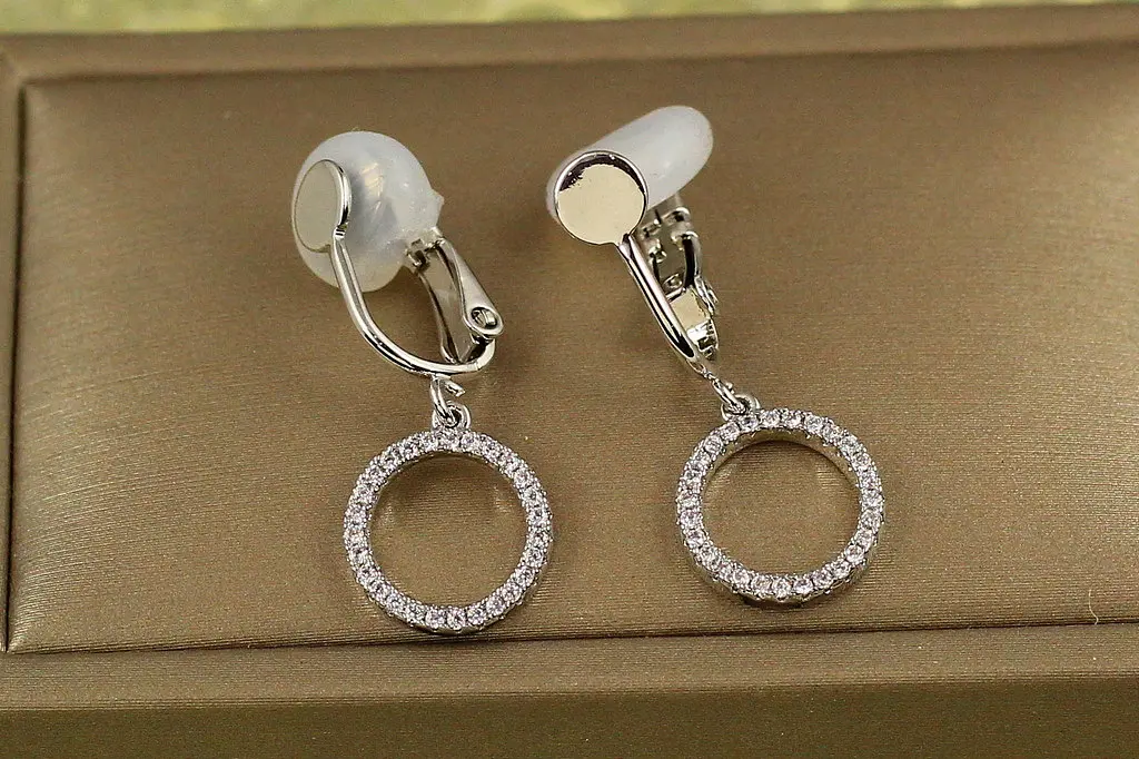 Сережки кліпси Xuping Jewelry обруч 2,9 см сріблясті - фото 2