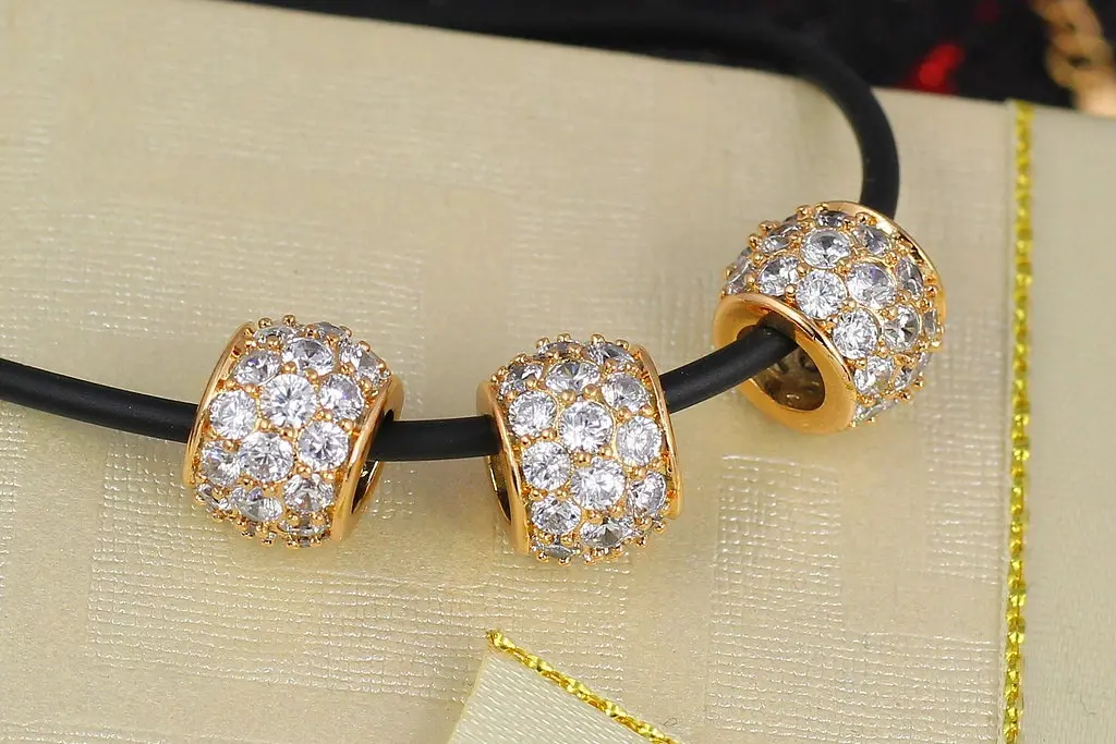 Кулон шарм Xuping Jewelry великий шарм із великим камінням 8 мм золотистий - фото 2
