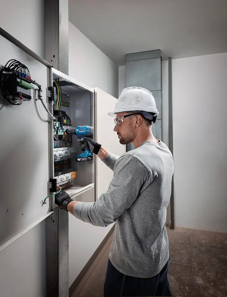 Шуруповерт-дрель ударная аккумуляторная Professional GSB 183-LI 18В Bosch teh0025320 - фото 3